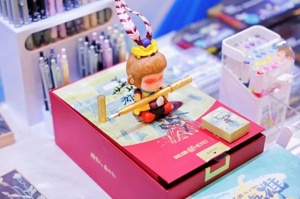 星合证券 金箍棒化身钢笔，“盖世英雄”书写新传奇